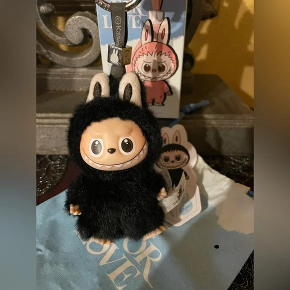 POP MART “R” Black Letter LABUBU THE MONSTERS Pin for Love Series Plush Pendant - Picture 4 of 17